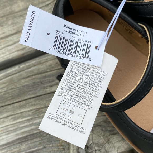 Old Navy Faux-Leather Uniform Mary-Janes for Toddler Girls - Picture 11 of 13